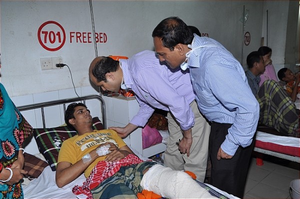 BGMEA Leaders visiting injured workers admitted to Enam Medical College Hospital Savar on 28 April 2013. 